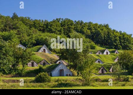 Gombos-hegyi pincesor à Hercegkut, site de l'UNESCO, Grande Plaine, Hongrie du Nord Banque D'Images