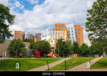 Massachusetts Institute of Technology (MIT) Ray and Maria Stata Center and campus, Cambridge, Massachusetts ma, États-Unis. Banque D'Images