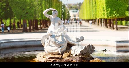 Beau parc autour du palais Schönbrunn à Vienne, Autriche Banque D'Images