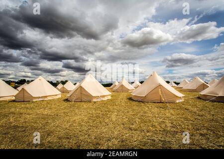 Tentes cloches classiques au festival au Royaume-Uni Banque D'Images