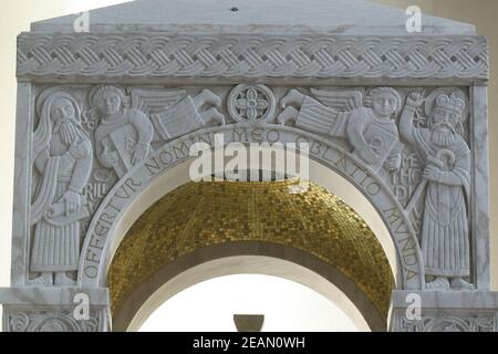 Baldaquin sur autel principal dans l'Église Saint-blaise, Zagreb, Croatie Banque D'Images