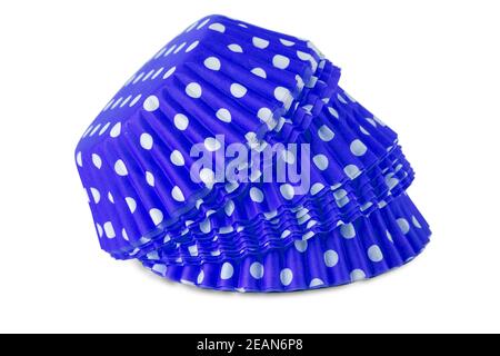tasse en papier à pois bleus et motif cupcake isolée sur le blanc arrière-plan Banque D'Images