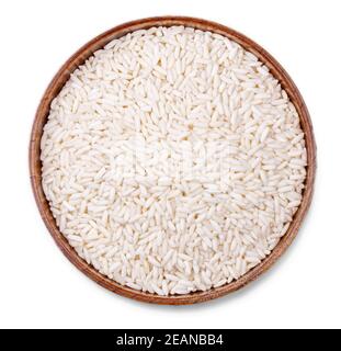 Riz blanc à bol en bois isolé sur fond blanc avec clipping path Banque D'Images