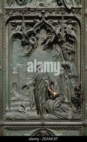 Jésus en tenant son discours d'adieu de sa mère, détail de la porte de bronze de la principale cathédrale de Milan, le Duomo di Santa Maria Nascente, Milan, Lombardie, Italie Banque D'Images