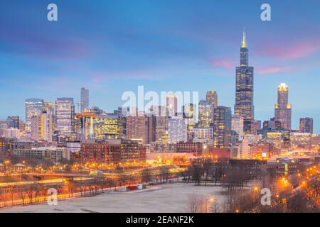 Horizon du centre-ville de chicago au coucher du soleil Illinois Banque D'Images