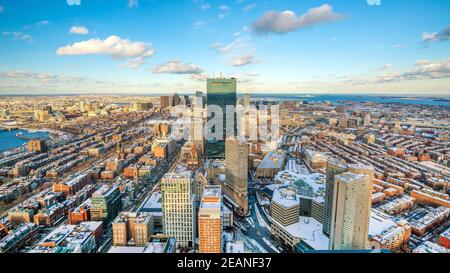 Vue aérienne de Boston dans le Massachusetts, États-Unis au coucher du soleil Banque D'Images