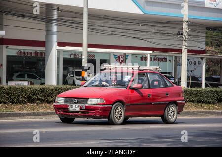 Chiangmai, Thaïlande - janvier 19 2021 : voiture privée, Opel Astra. Photo sur la route no 121 à environ 8 km du centre-ville de Chiangmai, thaïlande. Banque D'Images