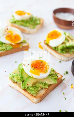 Délicieux toast à l'avocat Banque D'Images