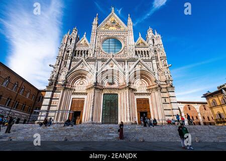 Façade de la cathédrale, Sienne, site classé au patrimoine mondial de l'UNESCO, Toscane, Italie, Europe Banque D'Images