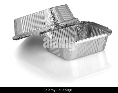 Le carré d'aluminium baking cups sur fond blanc Banque D'Images