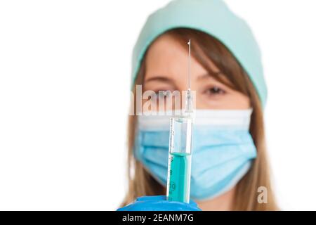Bouteille de vaccin contre le coronavirus Corona virus seringue médecin COVID-19 vaccins Covid isolé sur blanc Banque D'Images