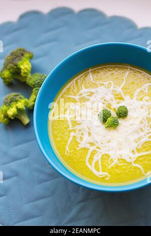 Soupe à la crème fraîche de brocoli Banque D'Images