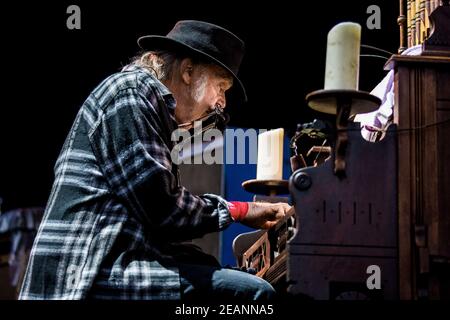 Roskilde, Danemark. 1er juillet 2016. Le canadien, chanteur, auteur-compositeur et musicien Neil Young donne un concert au festival de musique danois Roskilde Festival 2016. (Crédit photo: Gonzales photo - Lasse Lagoni). Banque D'Images