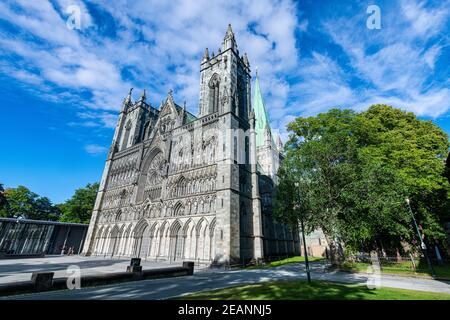 Façade de la cathédrale de Nidaros, Trondheim, Norvège, Scandinavie, Europe Banque D'Images