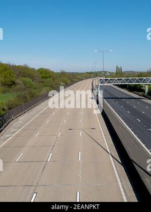 Vide autoroute A3 à temps de Covid LockDown, Surrey, Angleterre, Royaume-Uni, Europe Banque D'Images