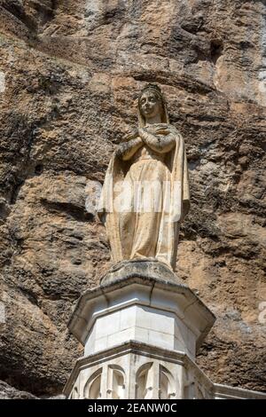 Basilique de St-Sauveur à la ville de pèlerinage de Rocamadour, cité épiscopale et sanctuaire de la Bienheureuse Vierge Marie, Lot, Midi-Pyrénées, France Banque D'Images