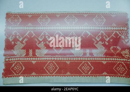Foulards et serviettes et foulards avec ornement folklorique russe. Banque D'Images