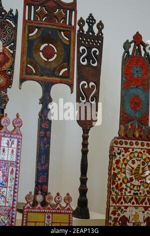 Sculptures en bois, ornements folkloriques russes. Banque D'Images