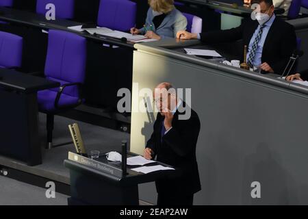 Berlin, Allemagne. 10 février 2021. Gregor Gysi. Homme politique allemand. Décembre 1989 à janvier 1993 Président du PDS; 1990 Président du groupe PDS dans la Chambre populaire.membre du Bundestag de 1990 à 2002 et depuis 2005; 1990 à 2000 et 2005 à 2015 Président du groupe parlementaire Die Linke. Crédit : Juergen Nowak/Alay Live News Banque D'Images