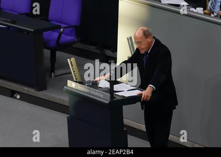 Berlin, Allemagne. 10 février 2021. Gregor Gysi. Homme politique allemand. Décembre 1989 à janvier 1993 Président du PDS; 1990 Président du groupe PDS dans la Chambre populaire.membre du Bundestag de 1990 à 2002 et depuis 2005; 1990 à 2000 et 2005 à 2015 Président du groupe parlementaire Die Linke. Crédit : Juergen Nowak/Alay Live News Banque D'Images