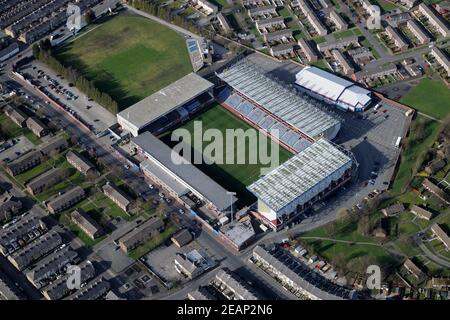 Vues aériennes de Turf Moor, un stade de football de l'association à Burnley, dans le Lancashire, en Angleterre, qui accueille Burnley F.C. depuis 1883 Banque D'Images