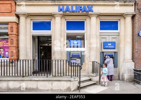 Halifax Bank ATM, High Wycombe, Buckinghamshire, Angleterre, GB, Royaume-Uni Banque D'Images