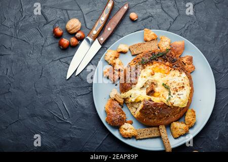 Camembert cuit au four Banque D'Images