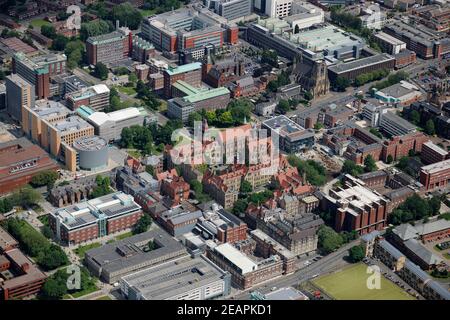 Vue aérienne du campus principal de l'Université de Manchester, une université publique de recherche, située sur Oxford Road, Manchester Banque D'Images