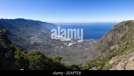 Vue depuis le point de vue Mirador de Jinama jusqu'à l'El Vallée de Golfo dans l'île d'El Hierro Banque D'Images