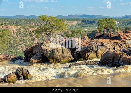 Ruacana Falls dans le Nord de la Namibie, Afrique désert Banque D'Images