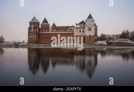 Château de Mir en hiver Banque D'Images