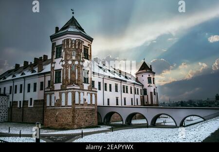 Château de Mir en hiver Banque D'Images