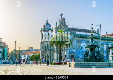 Vue sur l'église igreja do carmo à Porto, portugal. Banque D'Images