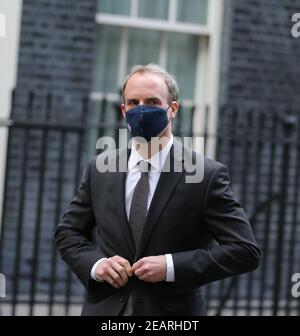 Londres, Angleterre, Royaume-Uni. 10 février 2021. DOMINIC RAAB, secrétaire d'État britannique aux Affaires étrangères et premier secrétaire d'État, est vu à Downing Street. Credit: Tayfun Salci/ZUMA Wire/Alay Live News Banque D'Images