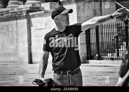 Londres 13 juin 2020 des manifestants de groupes d'extrême droite se sont affrontés avec des Demostrateurs de BLM et la police à Trafalgar Square Banque D'Images