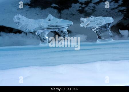Morceaux de glace congelée sur baikal. Glace cassée. Banque D'Images