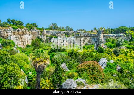 Vue sur Latomia del paradiso dans le parc archéologique de Neapolis, Sicile, Italie Banque D'Images