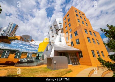 Massachusetts Institute of Technology (MIT) Ray and Maria Stata Center and campus, Cambridge, Massachusetts ma, États-Unis. Banque D'Images