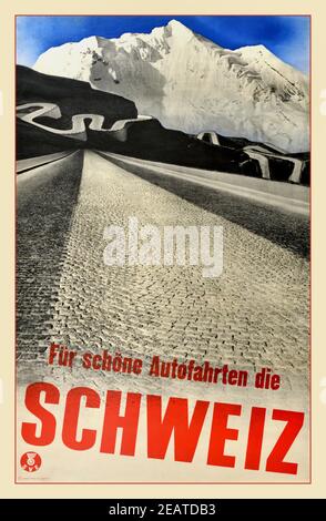 POSTER DE VOYAGE des années 1930 'SHWEIZ' SUISSE FOURRURE SCHONE AUTOFAHRTEN PHOTO GRAVER Original vintage poster de voyage - fur schone autofahrten die Schweiz / Suisse pour de beaux voyages en voiture - photo design par un graphiste remarquable, Photographe et artiste Herbert Matter (1907-1984) en noir et blanc d'une longue route sinueuse menant à des montagnes enneigées sous un ciel bleu du logo SVZ et texte de titre diagonal en caractères rouges gras au premier plan. Gebr. Fretz AG Zurich Suisse, designer: Herbert Matter, 1935 Banque D'Images