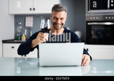 Dîner-dégustation de vins virtuel Banque D'Images