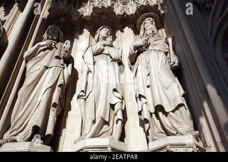 Statue du portail ouest de l'église Maria am Gestade à Vienne, Autriche Banque D'Images