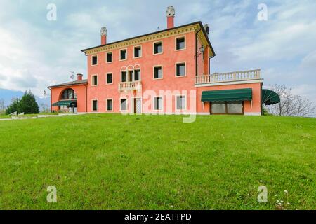 Station italienne avec grand jardin, Trévise, Italie Banque D'Images