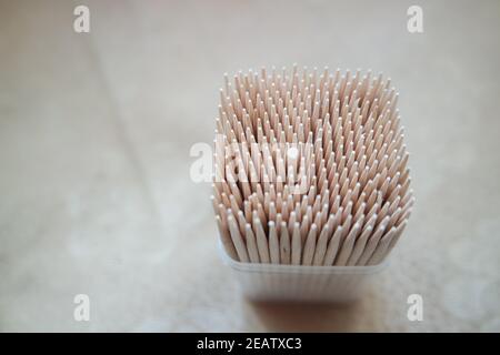 Vue de dessus à angle élevé des aiguilles en bois ou des dents en bois sélection Banque D'Images