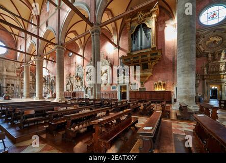 Photo intérieure de la basilique dei Santi Giovanni e Paolo, Venise, Vénétie, Italie Banque D'Images