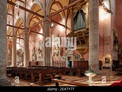 Photo intérieure de la basilique dei Santi Giovanni e Paolo, Venise, Vénétie, Italie Banque D'Images