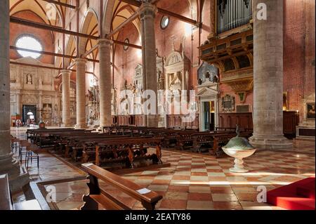 Photo intérieure de la basilique dei Santi Giovanni e Paolo, Venise, Vénétie, Italie Banque D'Images