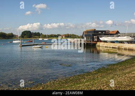Au bord de l'eau de Dell Quay, West Sussex, Angleterre Banque D'Images