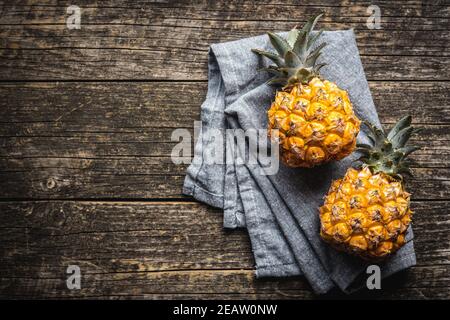 Ananas mûr. Mini ananas. Banque D'Images