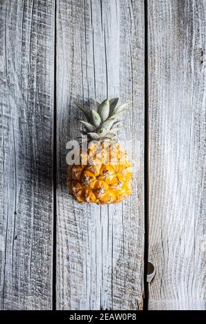 Ananas mûr. Mini ananas. Banque D'Images