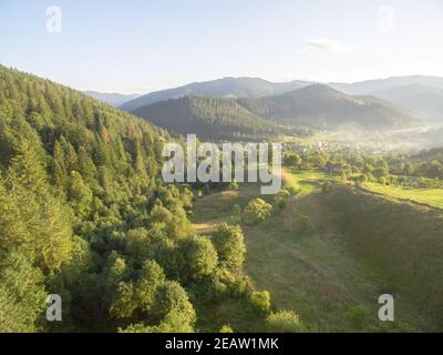 Vue aérienne de Great Green Ridge, paysage de montagne boisée Banque D'Images